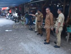 Dinas Terkait, Segera Perbaki Jalan dan Drainase Dalam Pasar Oeba