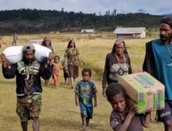 Warga Papua Tengah Terdampak Kekeringan ? Jangan Takut Kapolri Sedang Salurkan 264, 7 Ton Beras