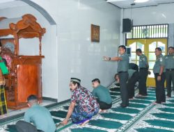 Masjid Nurul Wathon Kuanino, Dapat Karpet Sajadah Dari Danrem 161/WS