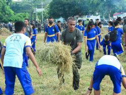 Danrem 161/Wira Sakti, Pimpin Karya Bakti Jumat Bersih, Ini Pesan Kepada Masyakat