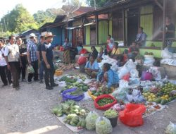 Antisipasi Inflasi, Pj. Bupati Kupang Datangi Pasar Lili