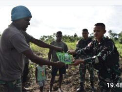 Warga Kampung Upin Papua, Dapat Bibit Sayur Dari Satgas Yonif 125/SMB