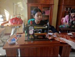 Ingin Miliki Ketrampilan Menjahit, Kesia Serius Ikuti Arahan Instruktur