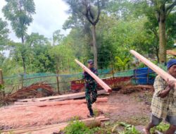 Pos Oelbinose Satgas Yonkav 6/Naga Karimata, Bangun Teras Rumah Masyarakat