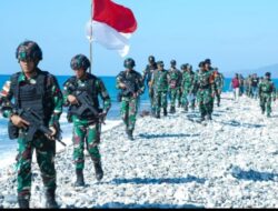 Danrem 161/WS dan Satgas Pamtas RI-RDTL Sektor Barat Yonkav 6/NK Cek Patok Batas Negara