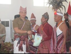 Serahkan Sertipikat Tanah Objek Reforma Agraria Kepada Warga Ex Timtim, AHY: “Ini Bukti Negara Hadir”