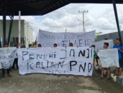 Depelover Tak Penuhi Jani Bangun PAM dan Bronjong, Warga Perumahan Cluster Elaeis, Demo