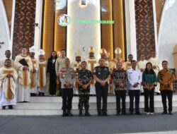 Chris – Serena Hadir Bersama Pada Misa Penyerahan Palium Uskup Agung Kupang,