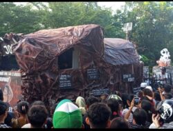 “Jangan Gantung Diri, Karena Dunia Terlalu Indah Untuk Dinikmati”