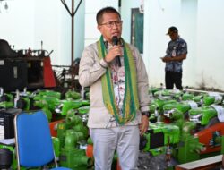 Salurkan Bantuan Alsintan ke Petani, Yosef Lede:”Tidak Dimanfaatkan, Saya Tarik”