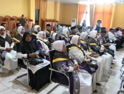 Sebanyak 16 Jamaah Calon Haji, Dilepas ke Tanah Suci