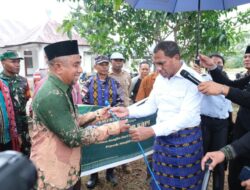 Bawa Hewan Kurban Untuk Umat Muslim Alor, Wagub NTT Pesan Jaga Kerukunan dan Toleransi