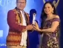 Sukses Dorong Program Pelayanan Publik di 100 Hari Menjabat, Bupati Kupang Dapat Penghargaan