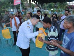 Sejumlah 176 Warga Kota Terima Beras Dari PT Hypermart, PT Alfamart, dan PT Indomaret