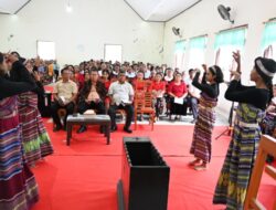 Hadiri Ibadah Kebangsaan Syukur Panen di Nekamese, Bupati Sampaikan Hal Ini