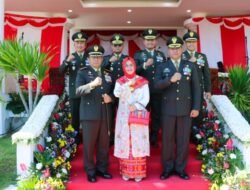 Danrem 161/WS Hadir Dalam Upacara Peringatan HUT RI Ke-80 di Alun-Alun Rujab Gubernur,