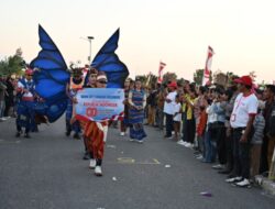 Lepas Peserta Karnaval, Yos Lede: “Apa Yang Kami Gagas, Tujuannya Untuk Bangkit Bersatu Menuju Kupang Emas”