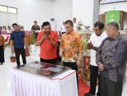 Pertama, Bupati Kupang Tandatangani Prasasti Peresmian Gereja
