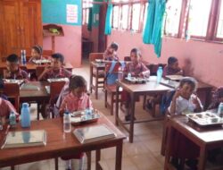 Anak SD Inpres Bello Bersuka Cita, Nikmati Menu MBG Perdana