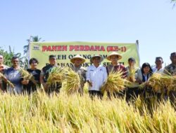 Hadiri Panen Perdana di Desa Mata  Air, Yos Lede Garisbawahi Peran Penyuluh