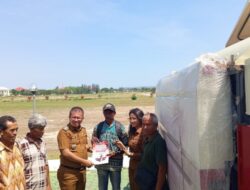 Serahkan Alsintan Tahap IV, Yos Lede: “Tidak Boleh Ada Lahan Nganggur”