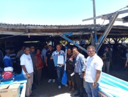 Bupati Kupang Serahkan Bantuan Alat Tangkap Nelayan, Harap Pendapatan Nelayan Meningkat