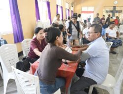 Pantau Pengobatan Gratis, Bupati Minta Warga Gunakan Kesempatan