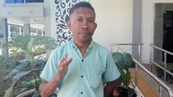 Meski Sibuk, Yabes Bia Tetap Nyalakan Lentera Literasi di Kampung Halaman