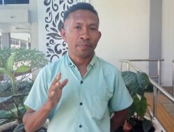 Meski Sibuk, Yabes Bia Tetap Nyalakan Lentera Literasi di Kampung Halaman