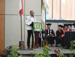 Hadiri Wisuda ke-10 UPG, Johni Asadoma:”Jadilah Pencipta Lapangan Kerja”