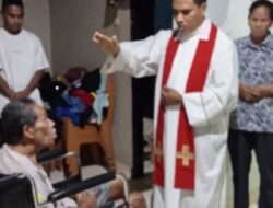 Romo Kim Kunjungi Satu Persatu Umat KUB Santa Maria Virgo