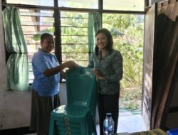 Salurkan Bantuan Kursi Kepada Posyandu, Wakil Bupati Kupang Pesan Begini