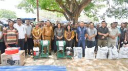 Dorong Ketahanan Pangan, Pemerintah Kabupaten Kupang Salurkan Alsintan dan Benih kepada Petani